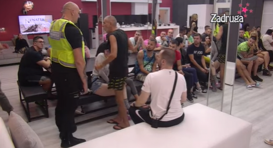 UROŠ ĆERTIĆ NAPUSTIO IMANJE Lepi Mića ne može da se smiri, urnisao ga, lom u Šimanovcima