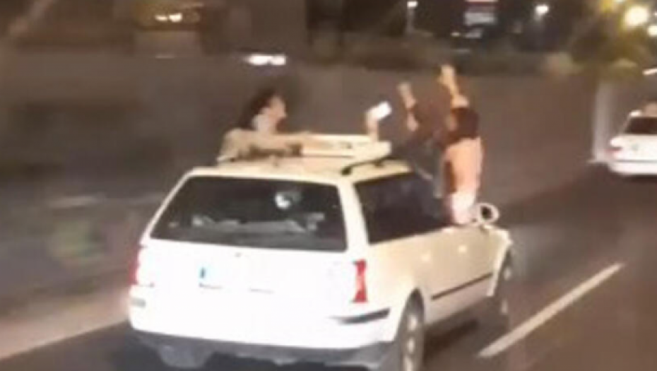 SNIMAK IZ NOĆNOG PROVODA RAZBESNEO BEOGRAĐANE Pogledajte devojke kako divljaju usred noći (VIDEO)