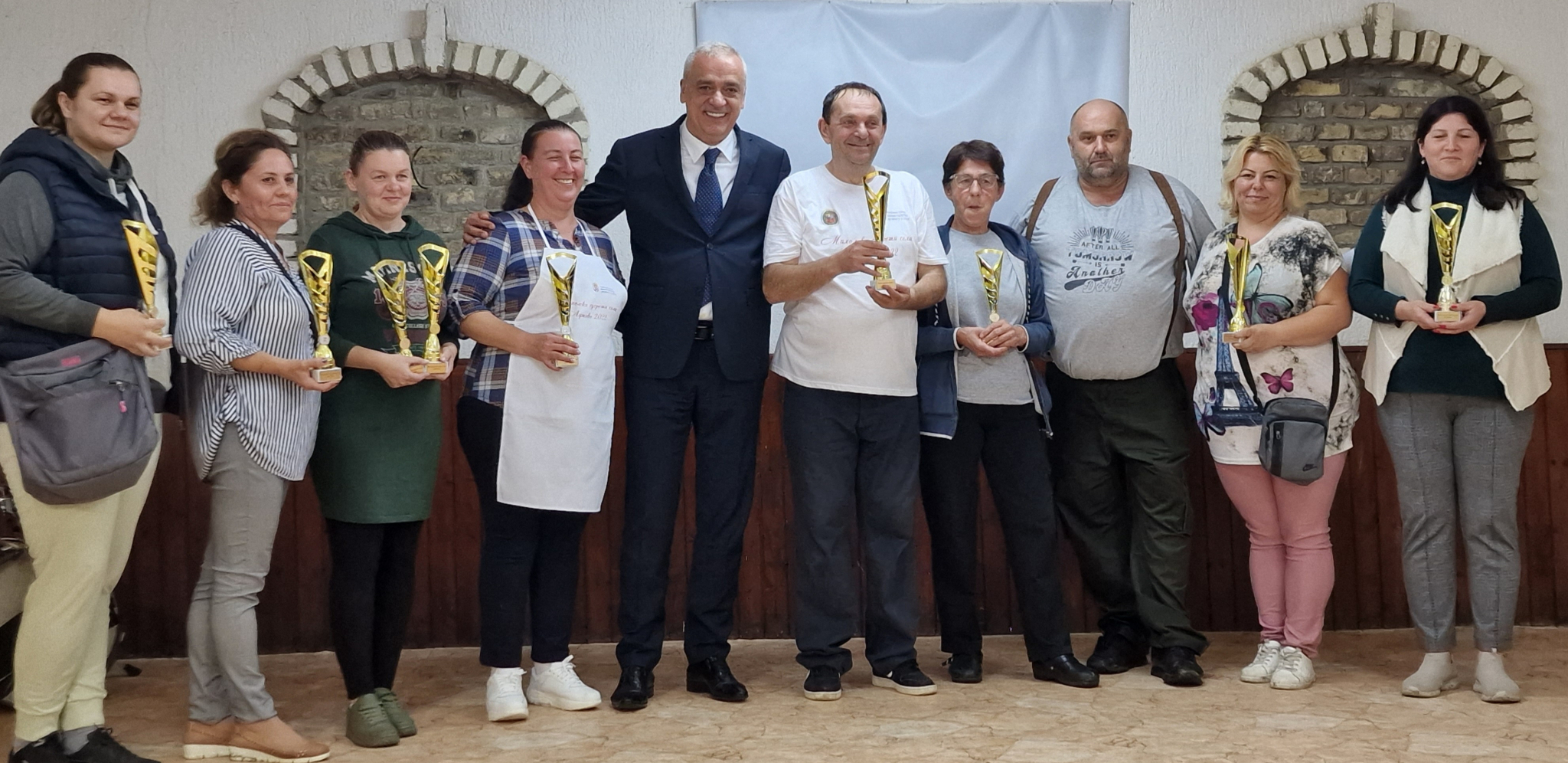 U ČAST KOLAČA LJUTOVA Gradonačelnik Bakić uručio nagrade pobednicama na drugoj ’Pogačijadi’