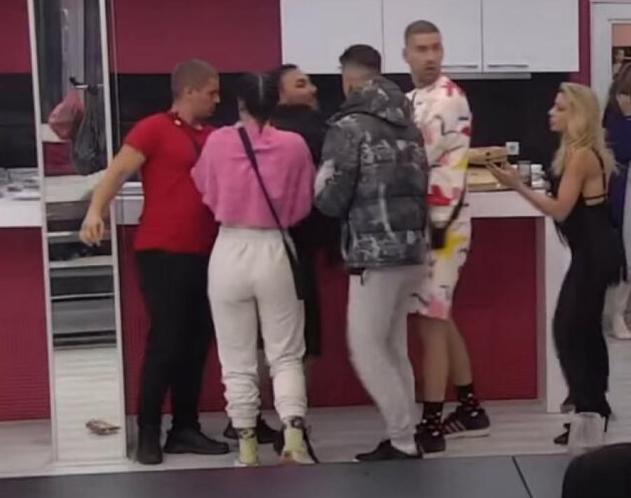 LOM U CIK ZORE Uroš Ćertić se zaleteo na Pecu i Necu, drama u beloj kući (FOTO)
