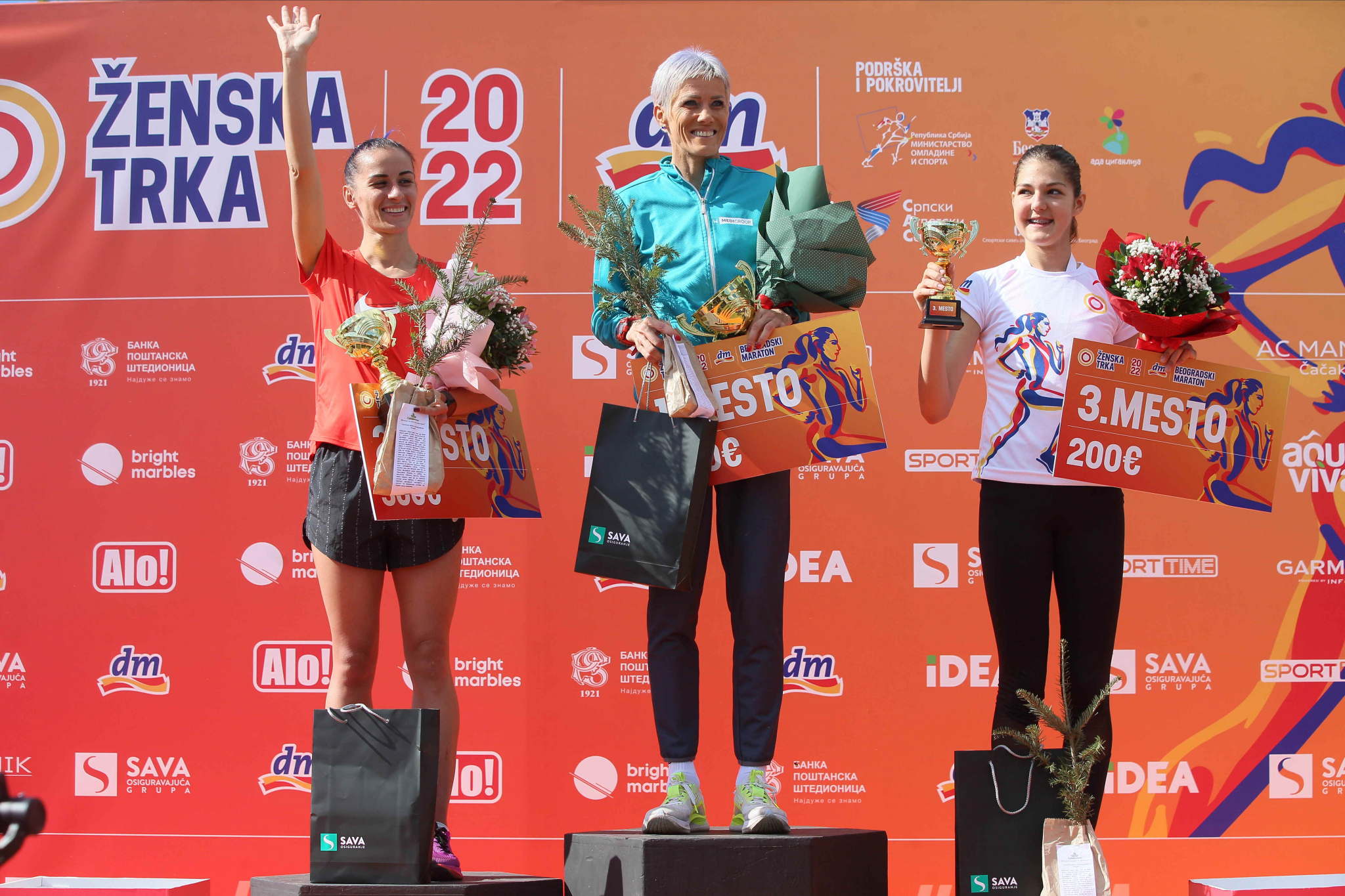 SPEKTAKL NA ADI CIGANLIJI Olivera Jevtić najbrža, dame iz Beograda poslale sjajnu sliku u svet (FOTO/VIDEO)