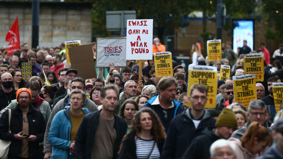 BRITANCI DOTAKLI DNO Deca dolaze gladna u školu, a sada će se i smrzavati
