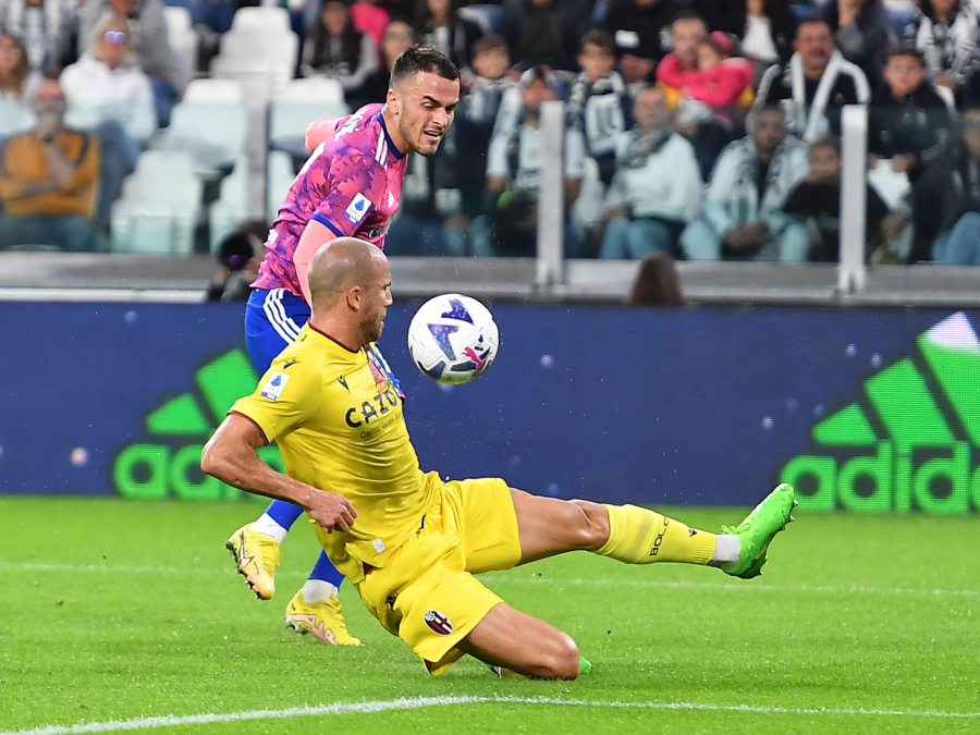 SRBI GAZE U JUVENTUSU Kostić i Vlahović nosili torinski tim do pobede protiv Bolonje