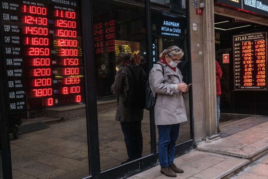 „Pohlepa“ je izazvala više od polovine prošlogodišnjeg skoka inflacije OVAKO SE KOMPANIJE BOGATE, A RADNICI I KUPCI TONU