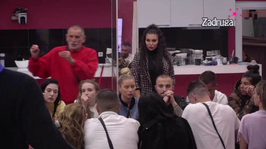 SUJETNA SI, A ZVEZDAN JE OSETIO TVOJE VARNICE PREMA NJEMU Uroš nastavlja da urniše Maju, Bela kuća na nogama