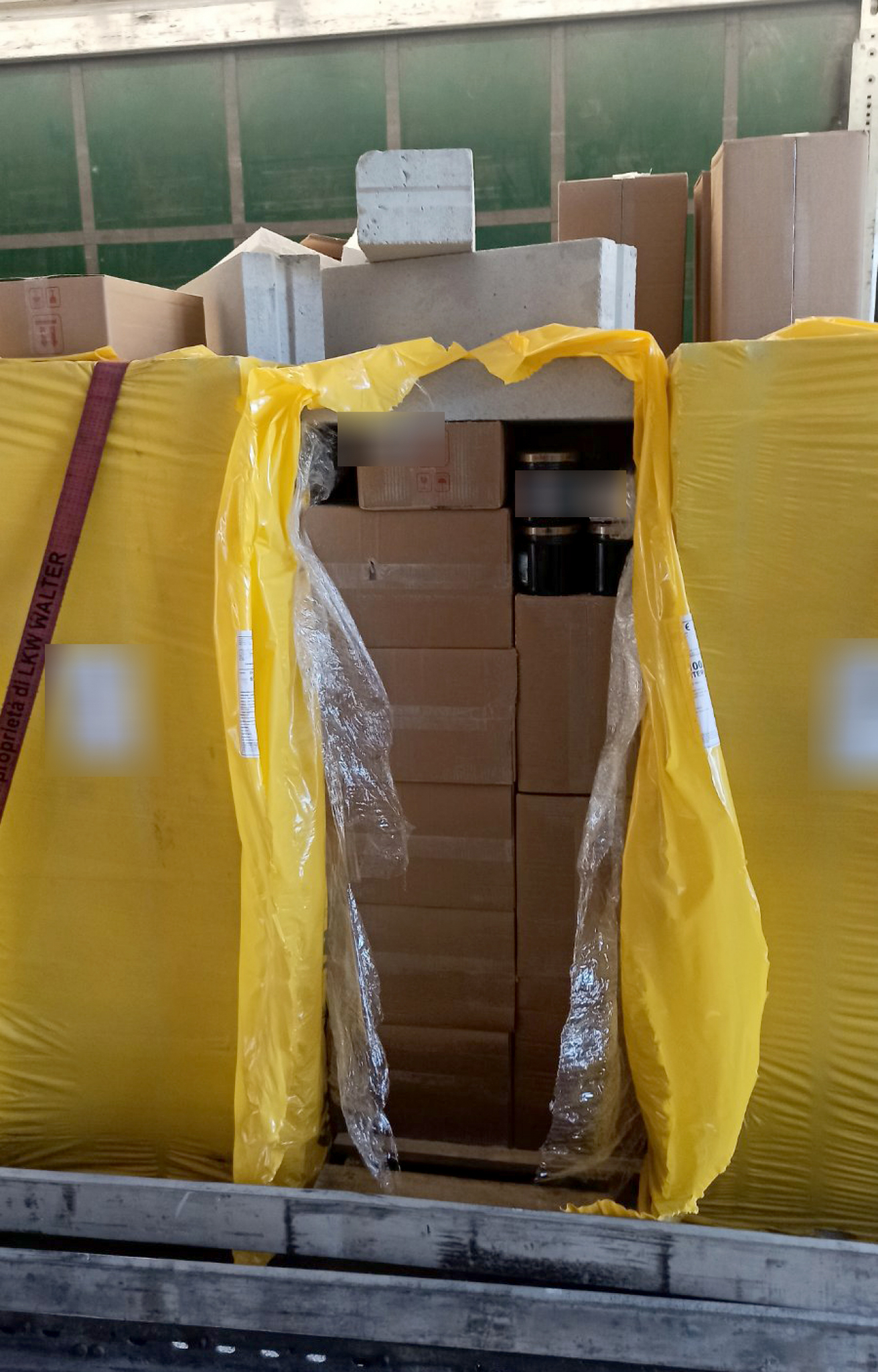 SPREČENO KRIJUMČARENJE U SRPSKOJ CRNJI Među ciglama 10 tona duvana za nargile!