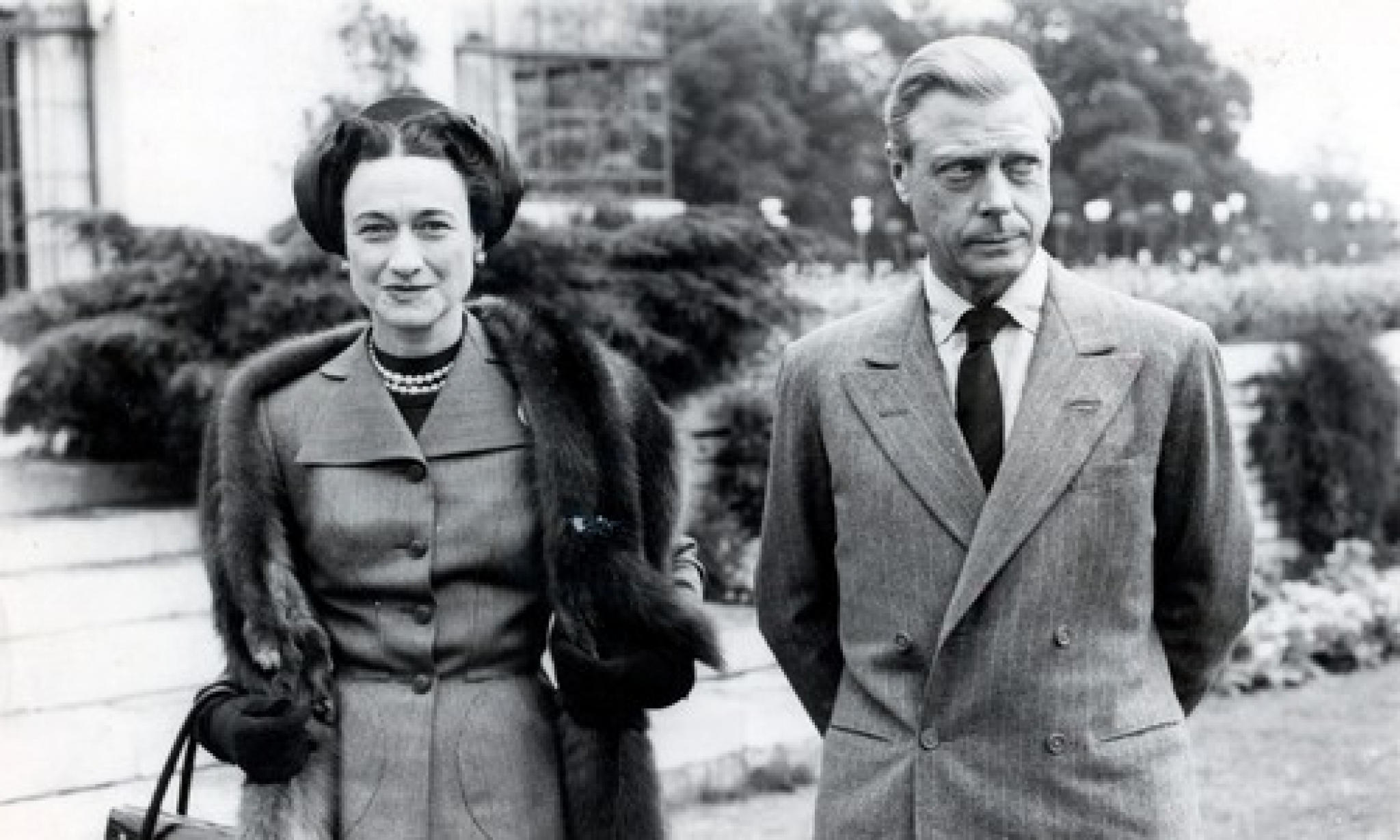 KAKVA SUDBINA ČEKA PRINCA HARIJA Izgleda očajno i jadno, pognute glave kao i Edvard Osmi