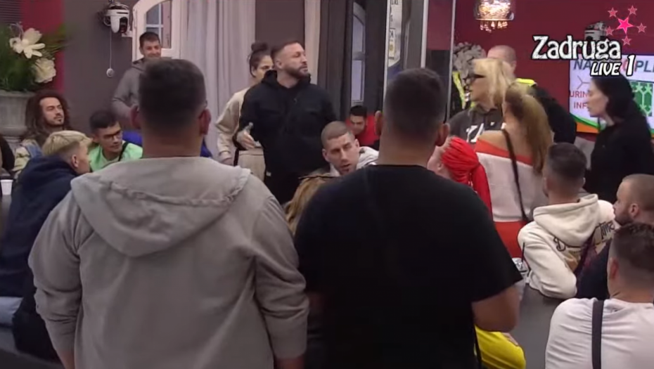 POTUKLE SE ZADRUGARKE Novi sukob u rijalitiju, uleteli da ih razdvajaju (VIDEO)