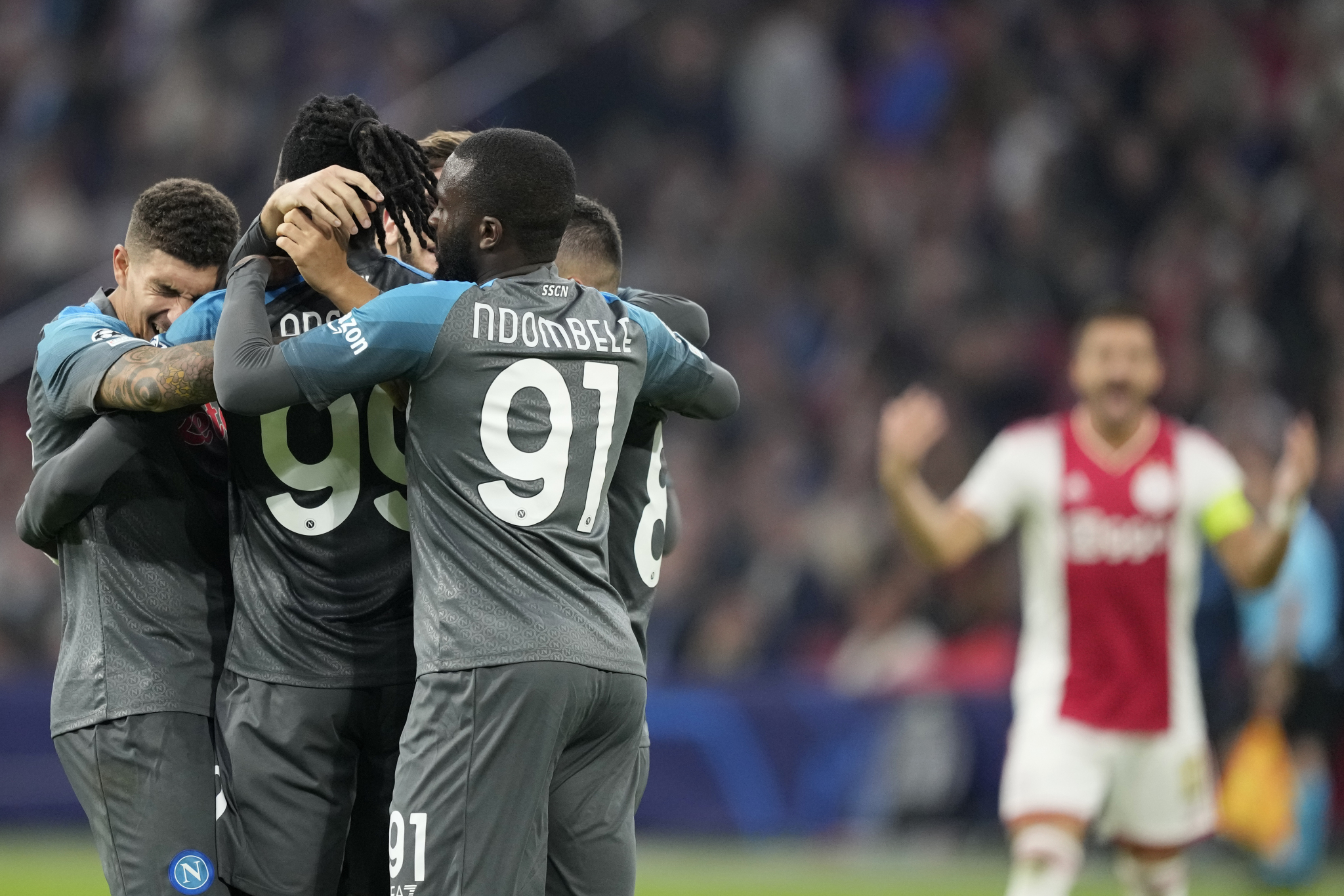 TADIĆ CRVENEO U DEBAKLU, BRIŽ VIDEO SENZACIJU Belgijanci šokirali Atletiko, Napoli uništio Ajaks, Inter srušio Barselonu