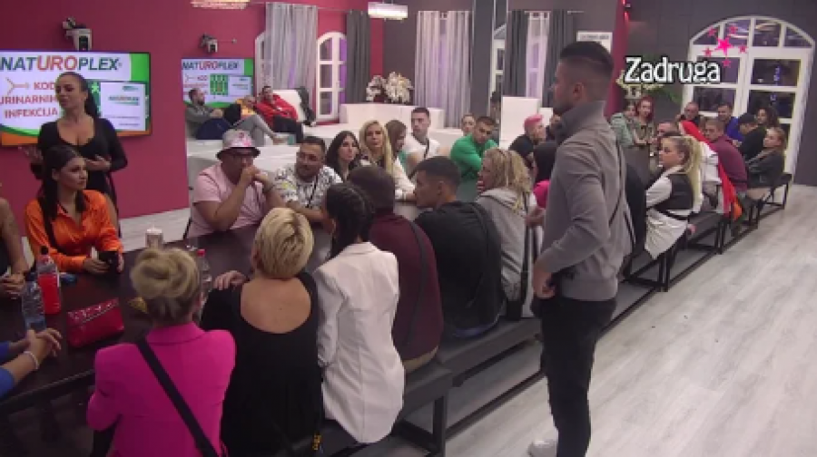 SVAĐA SE NASTAVLJA Sanja Grujić stavile sve na svoje mesto, oplela po devojkama