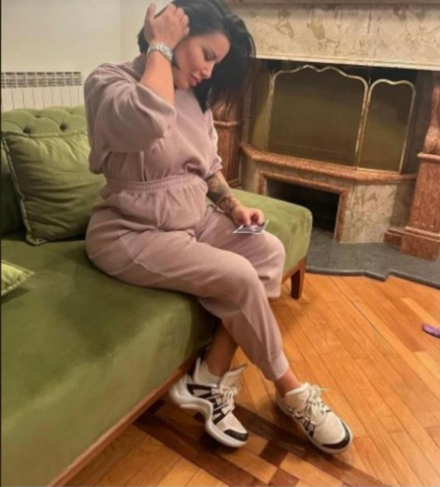 OTIŠLA NA INTERVENCIJU Alis Adaktar nakon gubitka bebe završila na stolu, Adam objavio sve: JEDNA JE MAJKA (FOTO)