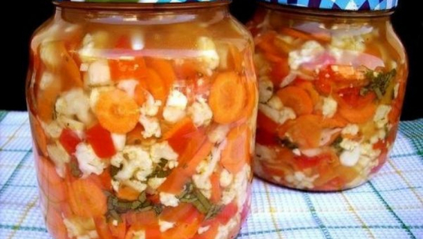 ZIMSKA FANTAZIJA Carska salata, bez kupusa i zelenog paradajza, apsolutni hit uz svaki ručak