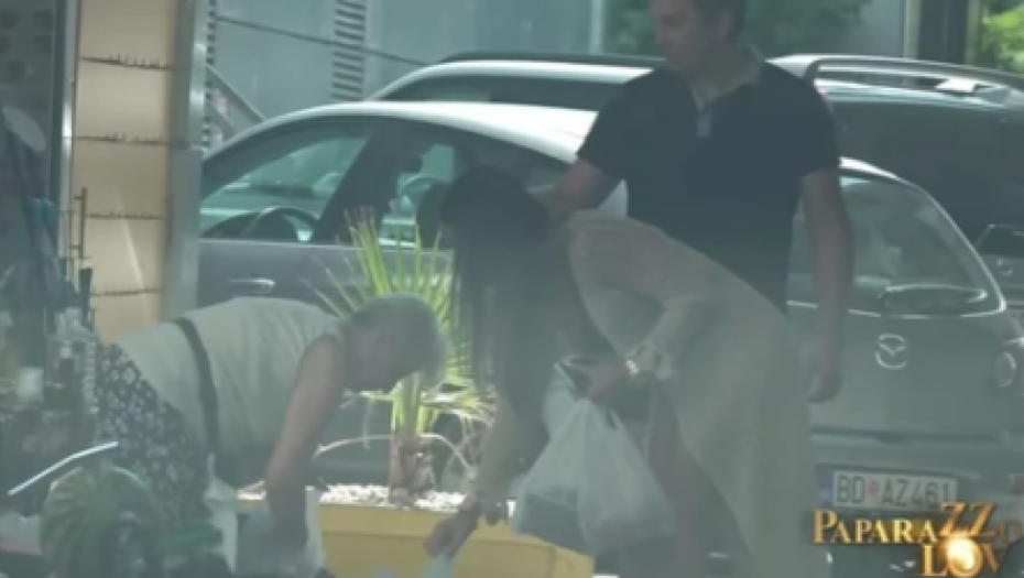 SVI SU GLEDALI U NJU Sandra Afrika na pijacu došla u kupaćem kostimu (FOTO)