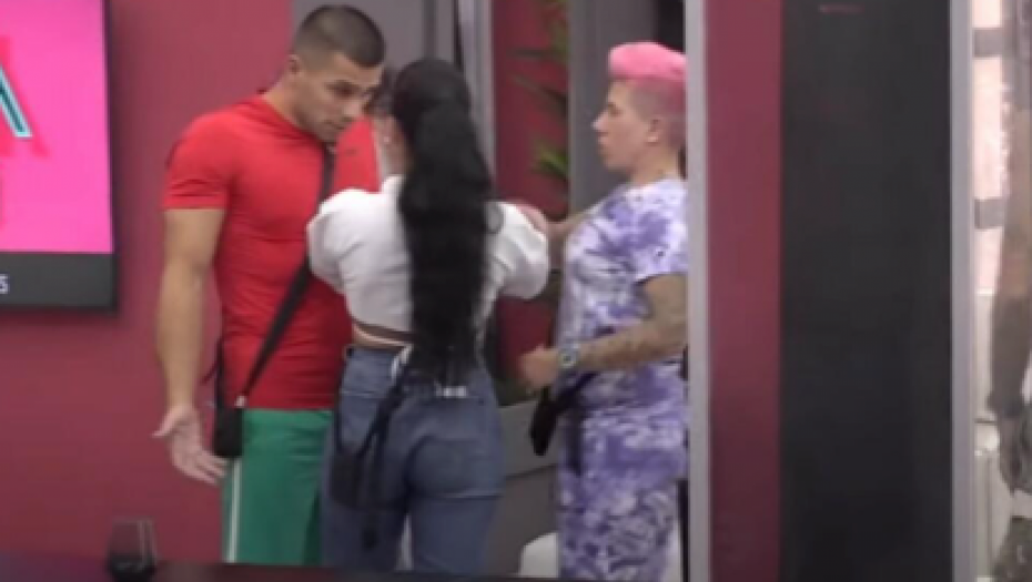 TRESLA SE BELA KUĆA Ivan skočio na Sanju Grujić, a ona mu odmah zapretila: Nemoj da te iznesu iz Srbije