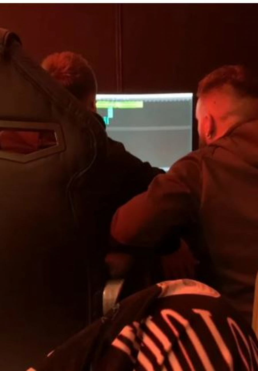 POSTIGAO VELIKI POSLOVNI USPEH Bivši zadrugar objavio fotografiju sa ovom velikom zvezdom i izazvao haos (FOTO)