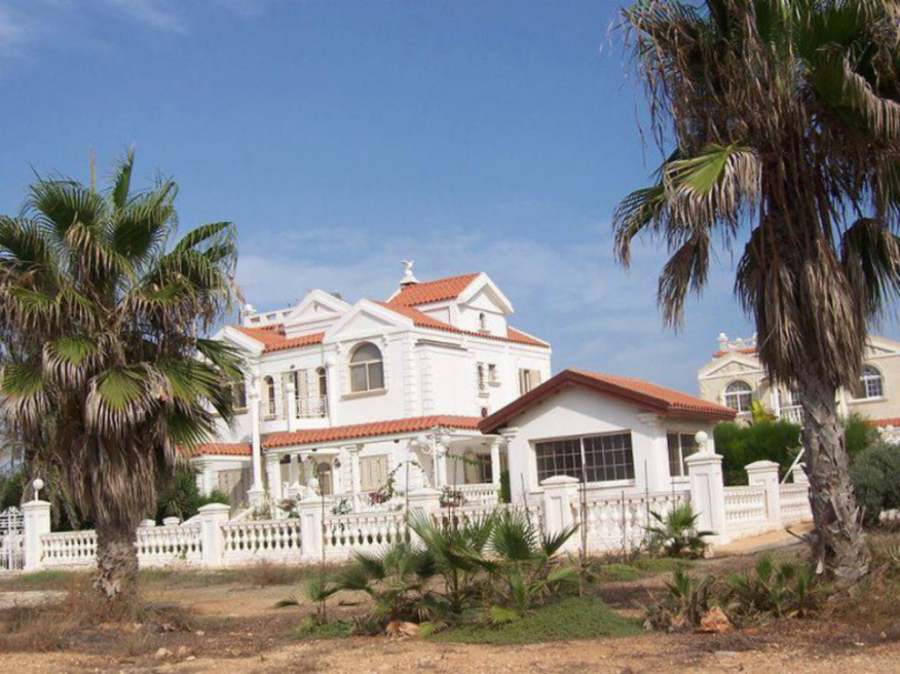 VIKI O LUKSUZNOJ VILI KOJU GRADI ZA CECU Pevačica za Alo! otkrila strogo čuvane tajne ogromnog kompleksa na Kipru (VIDEO)