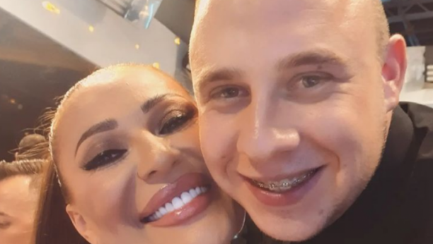 ZVEZDA GRANDA VERIO DEVOJKU Pevač priredio nesvakidašnje iznenađenje, ona završila u suzama