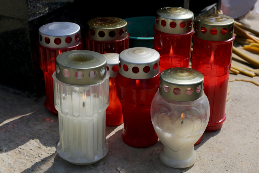 UPOZORENJE JKP Pogrebne usluge uputilo apel građanima na zadušnice: Obratite pažnju na nestabilne spomenike!