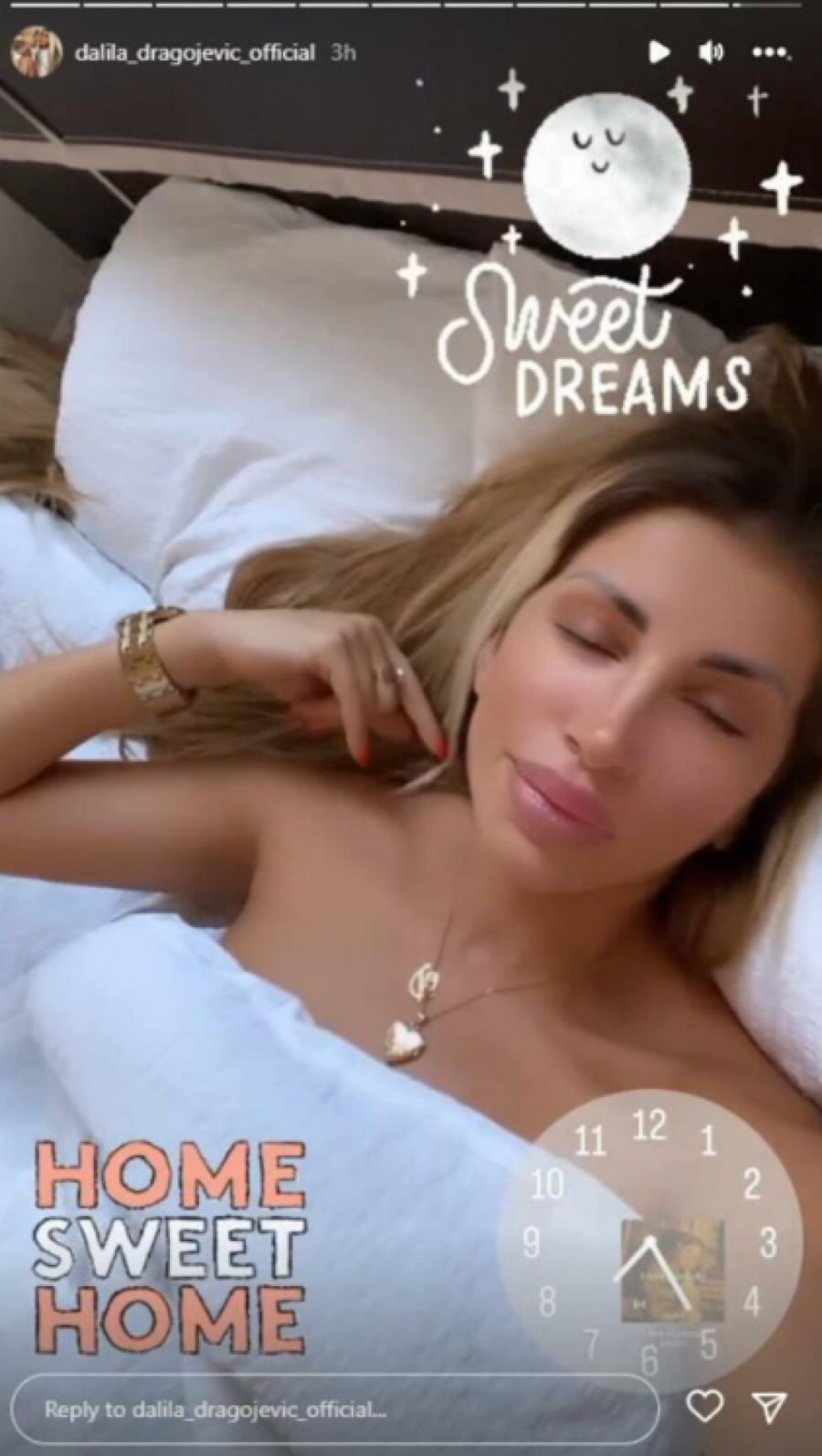 OBJAVILA GOLIŠAVI SNIMAK Dalila Dagojević pozirala gola u krevetu, bez brushaltera, pa pokazala sa kim spava (FOTO)