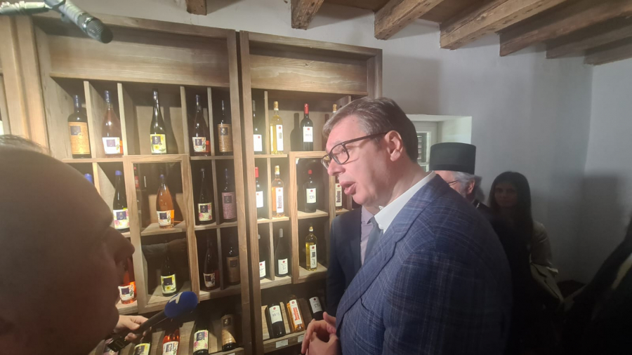 VUČIĆ U TOPOLI Ništa lepše ni uzvišenije od naše Srbije ne postoji (FOTO/VIDEO)