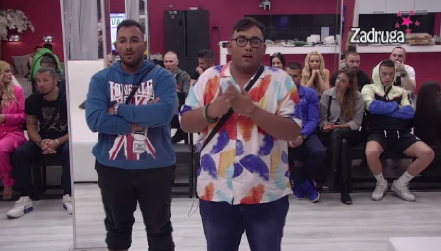 PRAVE ŠOU PRED ULAZAK U KARANTIN! Peca ispratio brata na