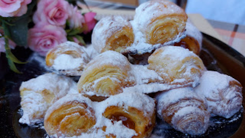 SRPSKI STARINSKI RECEPT NA BRŽI NAČIN Mali slatkš desertić, koji se ne mesi, samo se razvije i peče