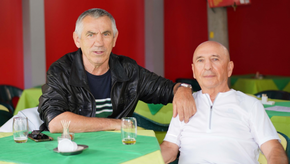 DVA DRUGARA STARA NA ČARIMA VAŠARA Nekadašnji bokserski asovi Puzović i Milutinović na Oplenačkoj berbi