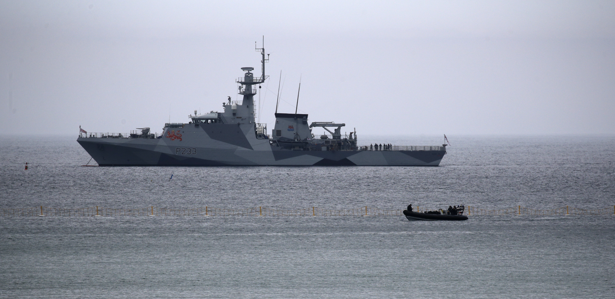 SUMNJIVI ČAMAC I TAJNA PREGRADA Britanska mornarica "upecala" 15 miliona funti u Arabijskom moru