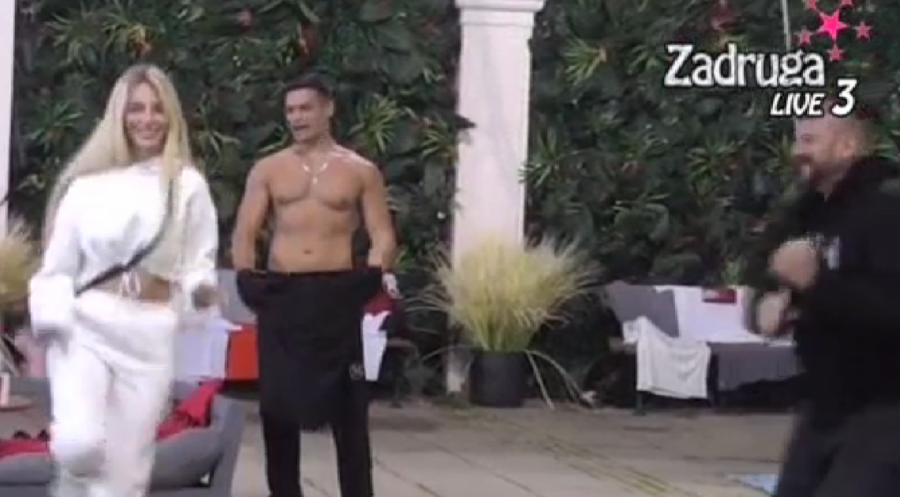 POKAZAO ZMIJSKO TELO Marka Markovića pogodila pesma, pa ga zadrugari naterali da se skine