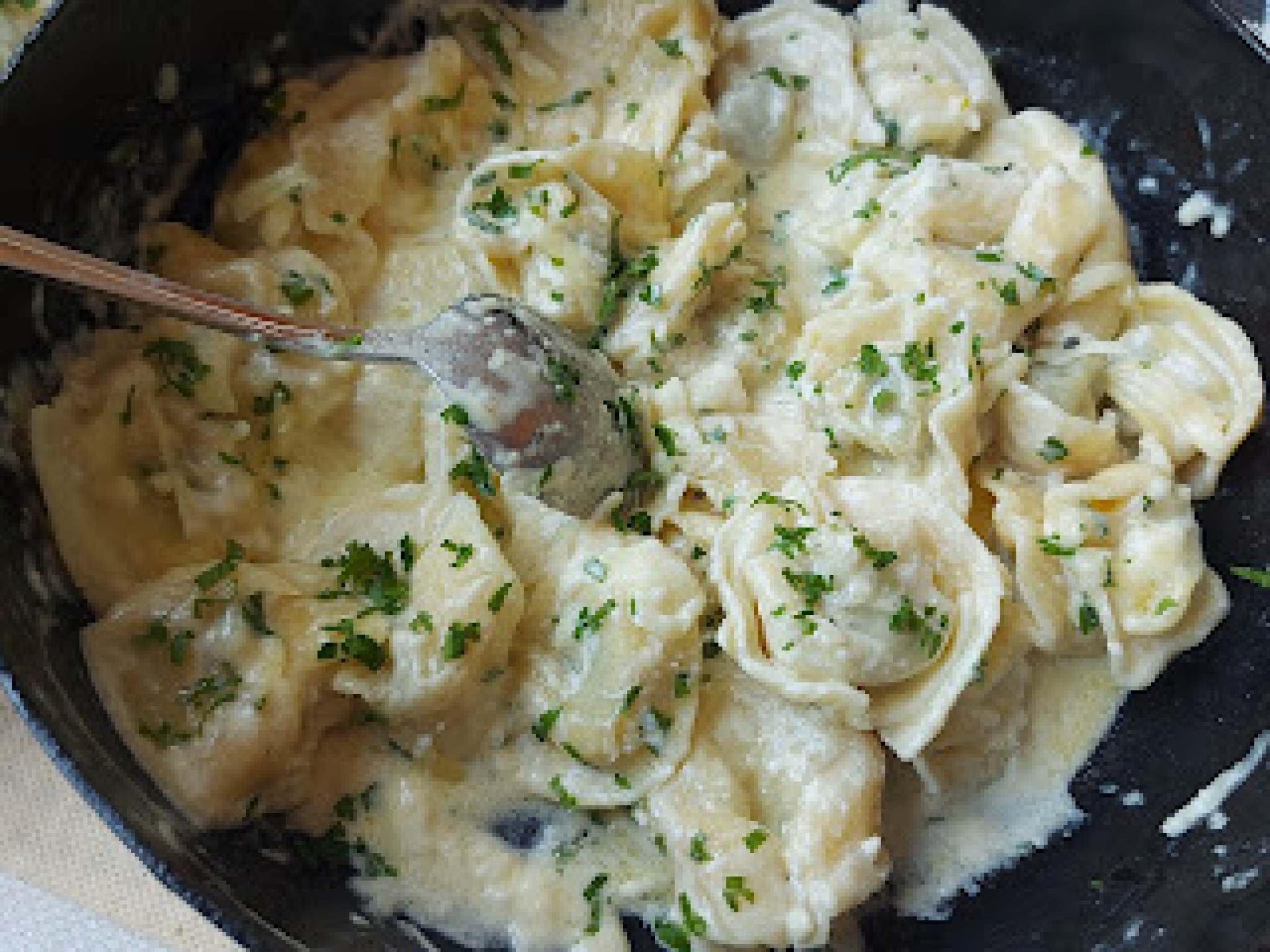 SAVRŠEN RUČAK, SPREMAN ZA 15 MINUTA Punjene tortelini u sosu, fantastičan obrok, koj svi vole