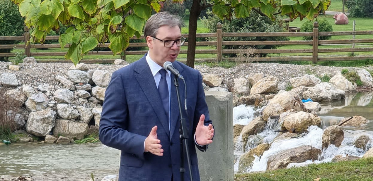 PAŽNJA PREMA MLADIMA Vučić prokomentarisao pomoć države od 5.000 dinara (FOTO)