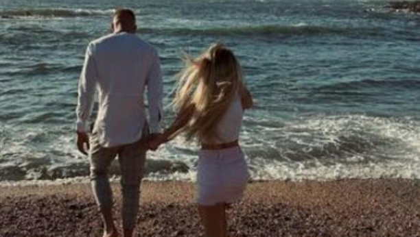 POZNATA PEVAČICA POTVRDILA VEZU SA REPREZENTATIVCEM Uživaju u ljubavi, emotivne fotke sa plaže sve oduševile (FOTO)