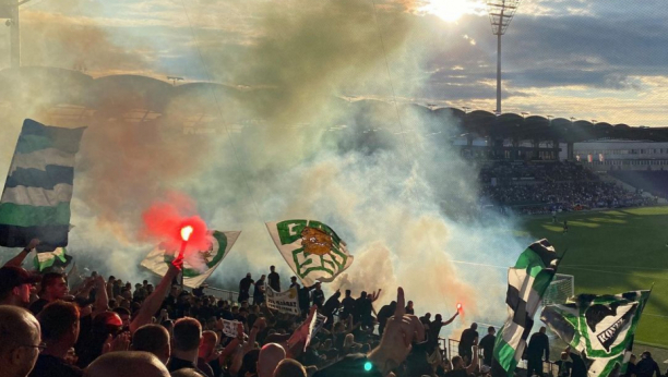 KAKO MAĐARI VIDE ZVEZDU? Moćna koreografija navijača Ferencvaroša: Crveno-beli kao razbijeni bolid (FOTO)