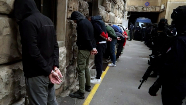 PRITVOR ZA 22 HULIGANA Tukli 13 policajaca na Evroprajdu, evo kako su se branili na saslušanju! (FOTO)