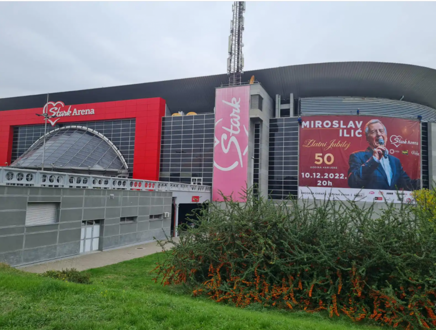 ŽIVA LEGENDA Miroslav Ilić dobio specijalni bilbord povodom koncerta u Areni! (FOTO+VIDEO)