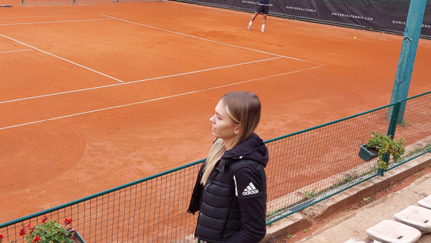 MARIJA, DA LI STE TO VI? "Šarapova" u Beogradu, slavna teniserka stigla na Zvezdine terene? (FOTO)