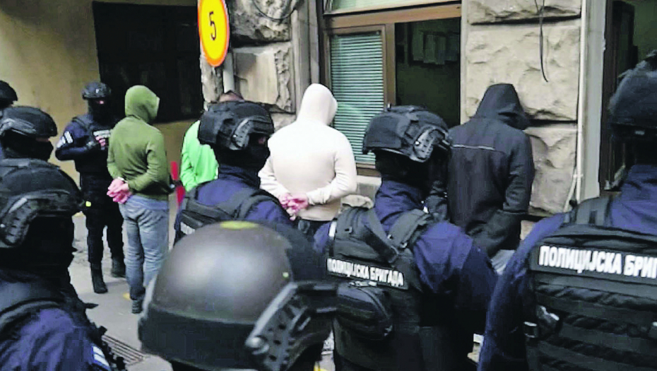 BAHATOST DOŠLA NA NAPLATU Počinje suđenje huliganima koji su udarali policajace lopatama za vreme "Europrajda"