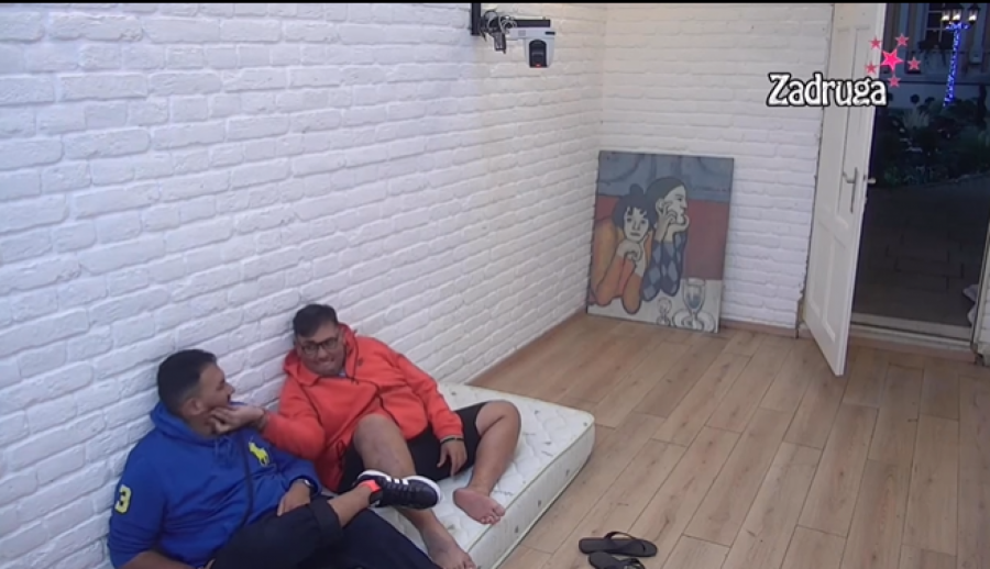 DALILA DRAGOJEVIĆ STIŽE U ŠIMANOVCE Spremna da napravi haos, a društvo joj pravi on