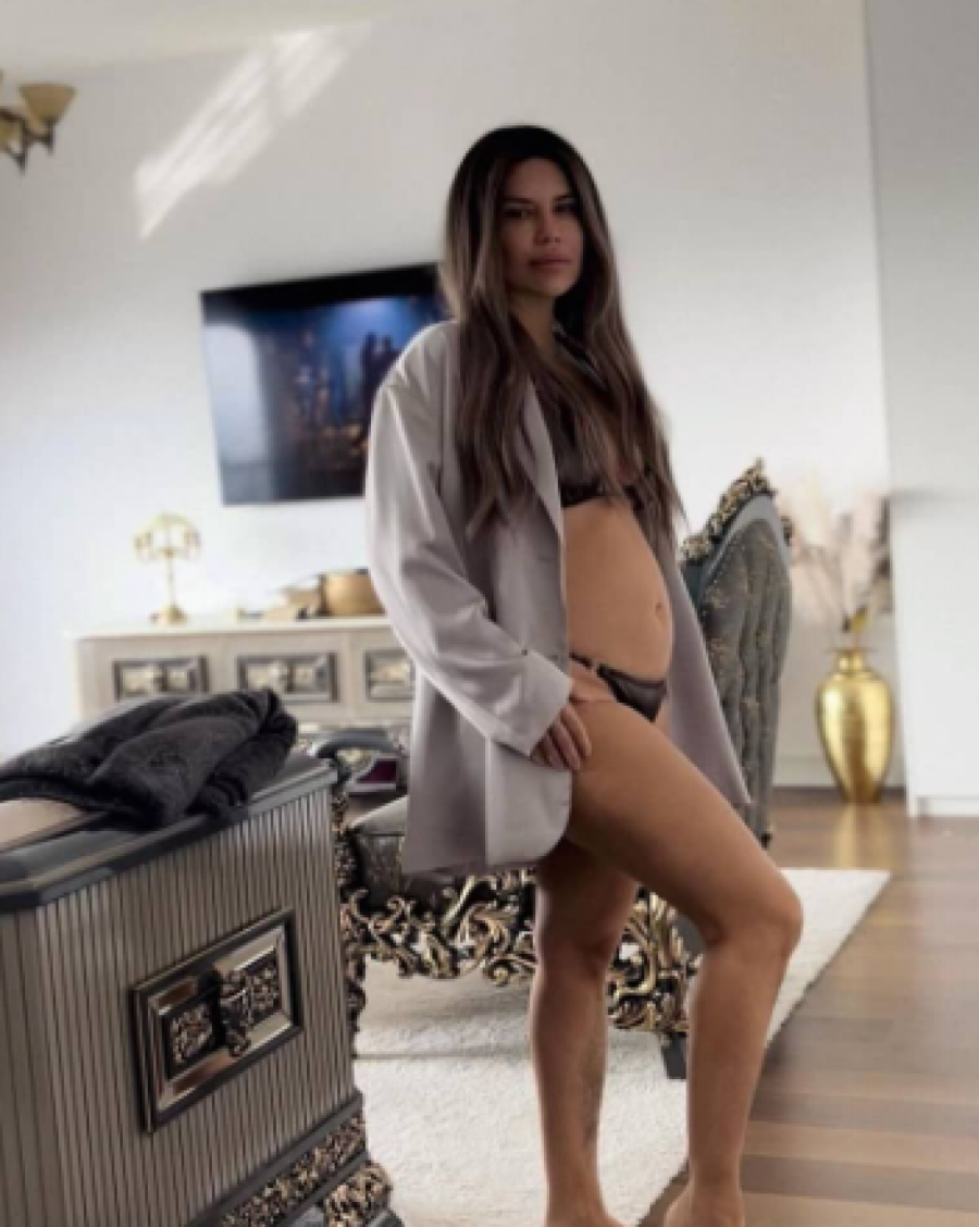 NIJE ISTO KAO RANIJE Alis Adaktar pokazala trudnički stomak, pa poslala emotivnu poruku (FOTO)