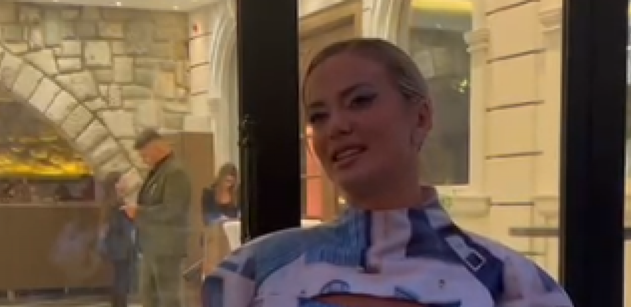 MILICA PAVLOVIĆ BLISTA NA VENČANJU VANJE MIJATOVIĆ Stajling pevačice svi komentarišu, a imala je i poruku za mladence (VIDEO)