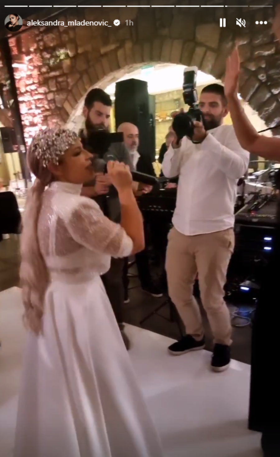 ŽELELI SMO ŽURKU Vanja Mijatović otkrila zašto se još uvek nije zvanično udala, a onda se javno obratila Ceci i Ani Bekuti