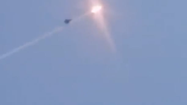 JEZIV PRIZOR NA NEBU IZNAD VINICE  Mig-29 oborio raketom R-73 dron kamikazu Šehid-136, pa se srušio! (VIDEO)