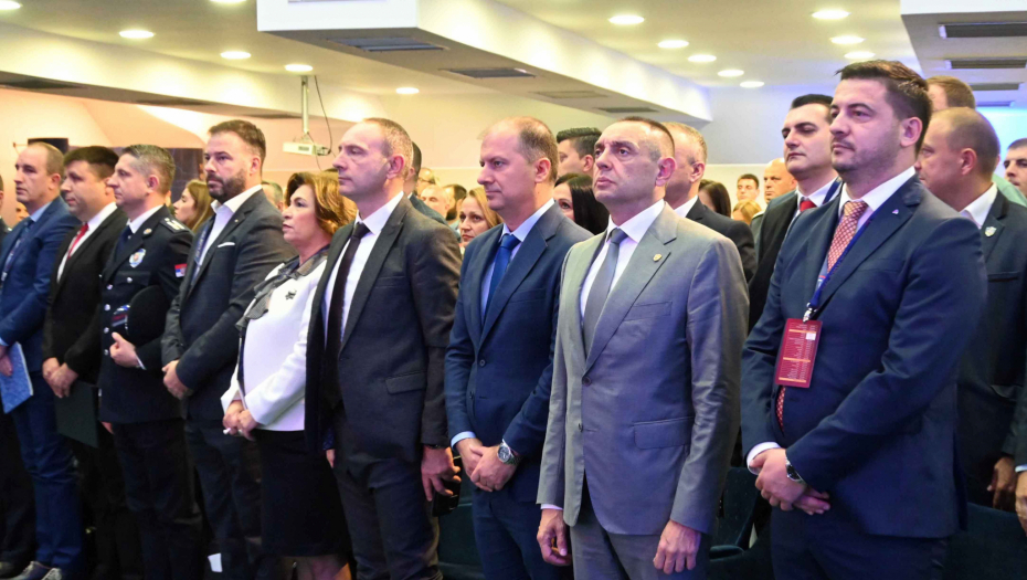 VIZIJA NULA POGINULE DECE U SAOBRAĆAJU Ministar Vulin: Šta da uradite odraslom čoveku koji mrtav pijan vozi dvoje dece? (FOTO)