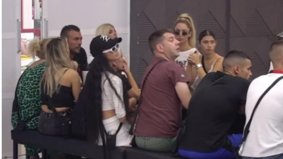 POPELA SE NA STO Sanja Grujić napravila totalni haos, najavila tužbu (FOTO)