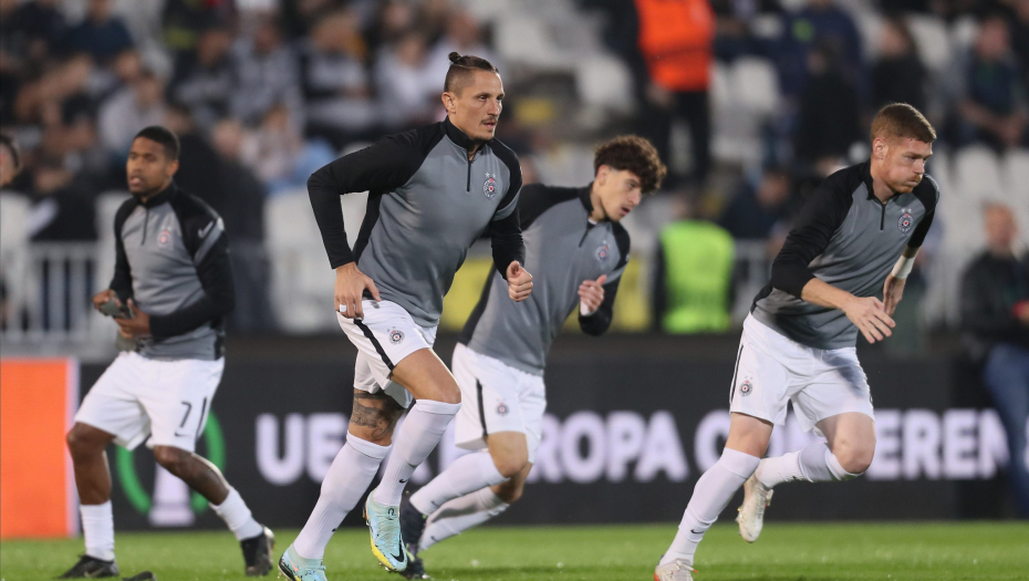 PARTIZANOVO HRABRO SRCE Rupa u stopalu i krv na sve strane - Fejsu ni povreda nije zaustavila (FOTO)