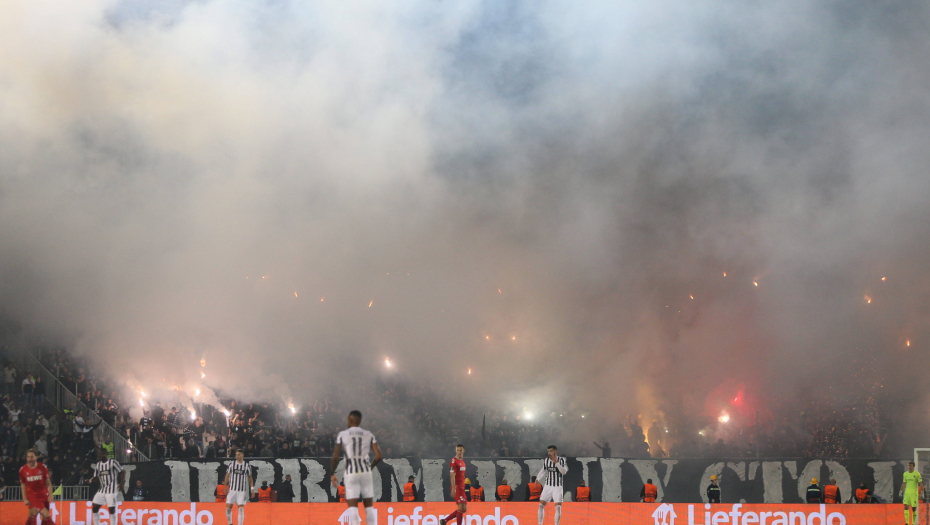 HAOS NA TRIBINAMA, PREKID I VELIKA POBEDA PARTIZANA Sjajni crno-beli ponovo srušili Keln, evropsko proleće na vidiku