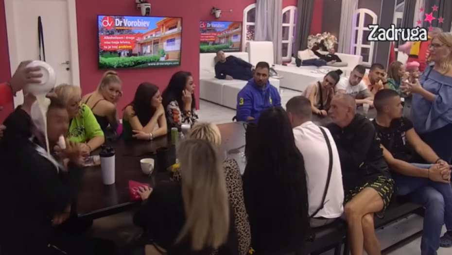 SKANDAL USRED EMISIJE! Neca polio voditelja jogurtom, odmah reagovala produkcija, usledila žestoka kazna (FOTO)