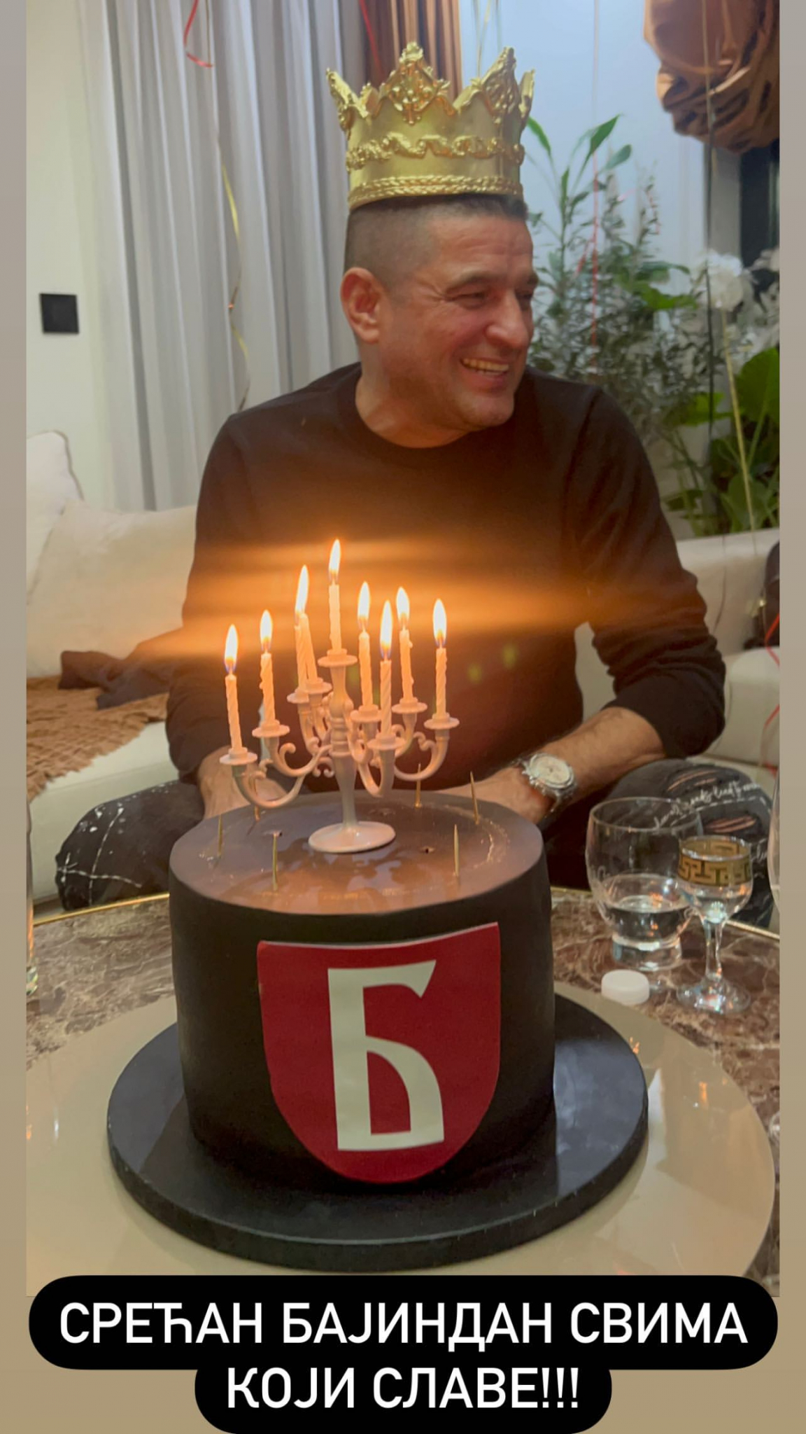 KRUNA ZA KRALJA Baja Mali Knindža proslavio rođendan, iznenadićete se kada pročitate koliko godina ima pevač (FOTO)