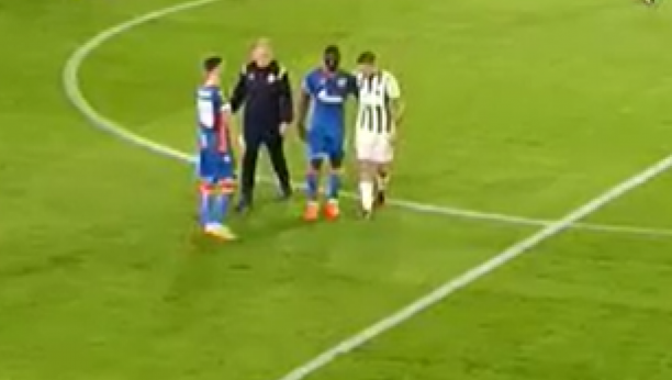 DŽENTLMENSKI GEST FUDBALERA FERENCVAROŠA Sanogo zbog povrede morao da napusti teren, igrač domaćih izveo potez vredan divljenja