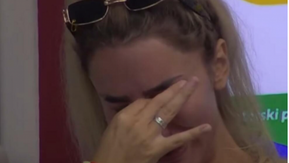 ISPLIVAO ŠOKANTAN SNIMAK Aleks Nikolić lomi sve pred sobom, urniše imanje u Zadruzi i jeca na sav glas